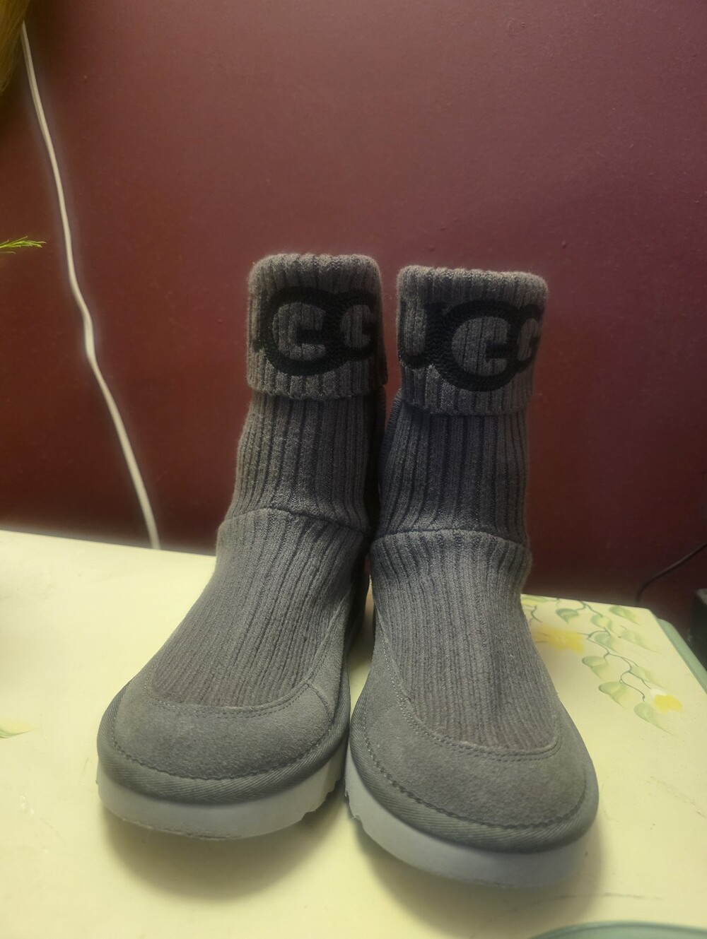 UGG - Picture 8 of 9